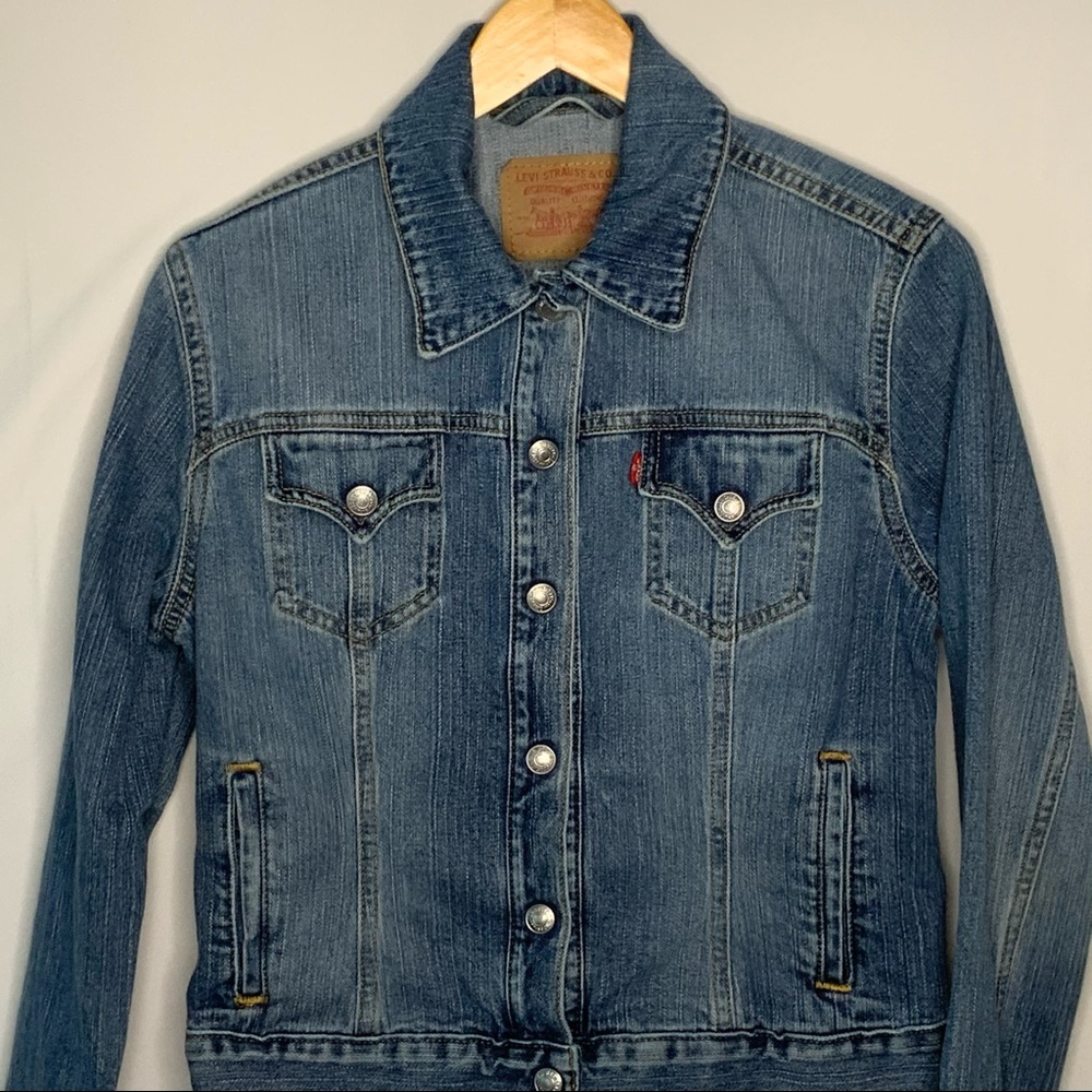 Levi’s Snap Button Jean Jacket . Two Snap Cuff